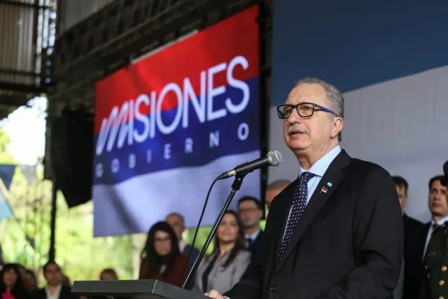 LA POLÍTICA SIN HUMO FRENTE A LA HIPERREALIDAD