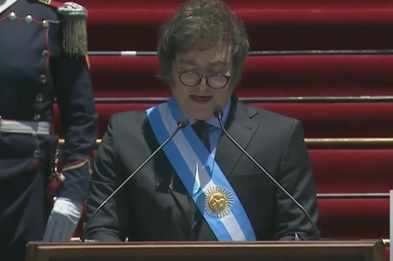 "El ajuste caerá principalmente sobre el Estado y no sobre el sector privado" dijo el Presidente