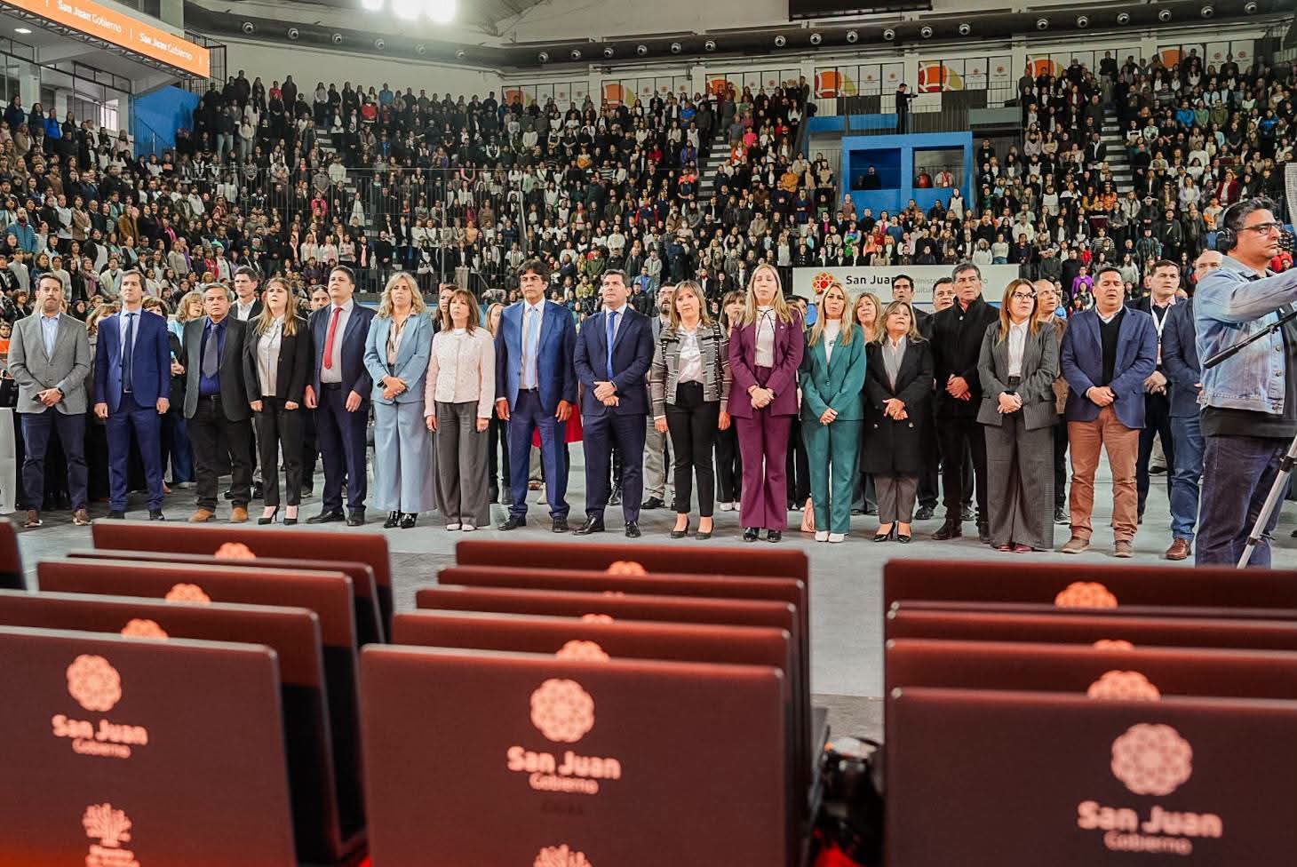 ORREGO ENTREGÓ 3.000 COMPUTADORAS A DOCENTES EN EL ALDO CANTONI