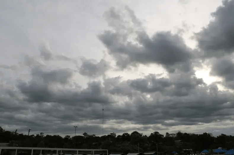 Probabilidad de tormentas, viento sur intenso y leve descenso de la temperatura en San Juan