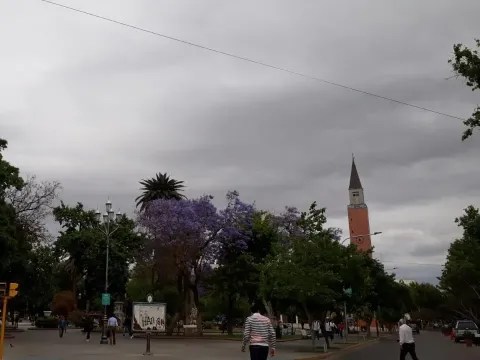 Viernes nublado y con descenso de la temperatura: se viene un frente frío