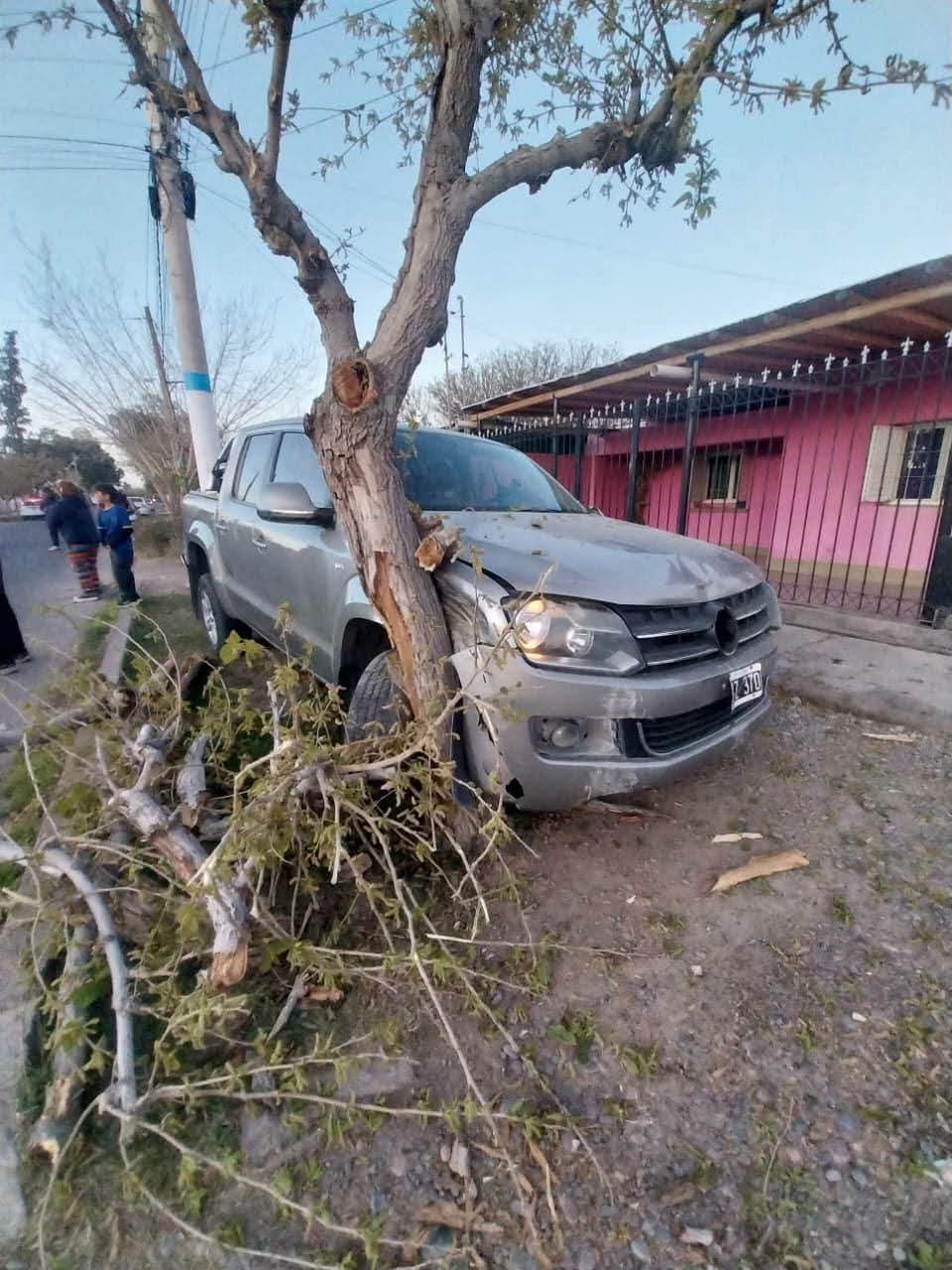 RAWSON: CONDUCÍA EBRIO, ATROPELLÓ A DOS PEATONES Y MURIÓ UNA MUJER