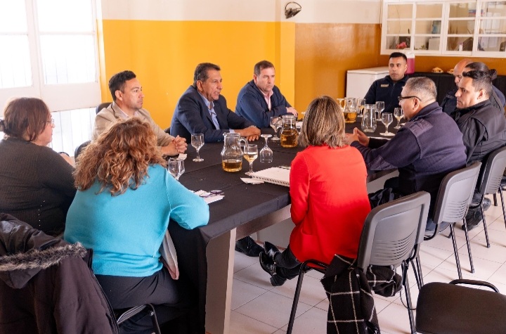 Seguridad: Fabian Aballay se reunió con vecinos y autoridades de la policía