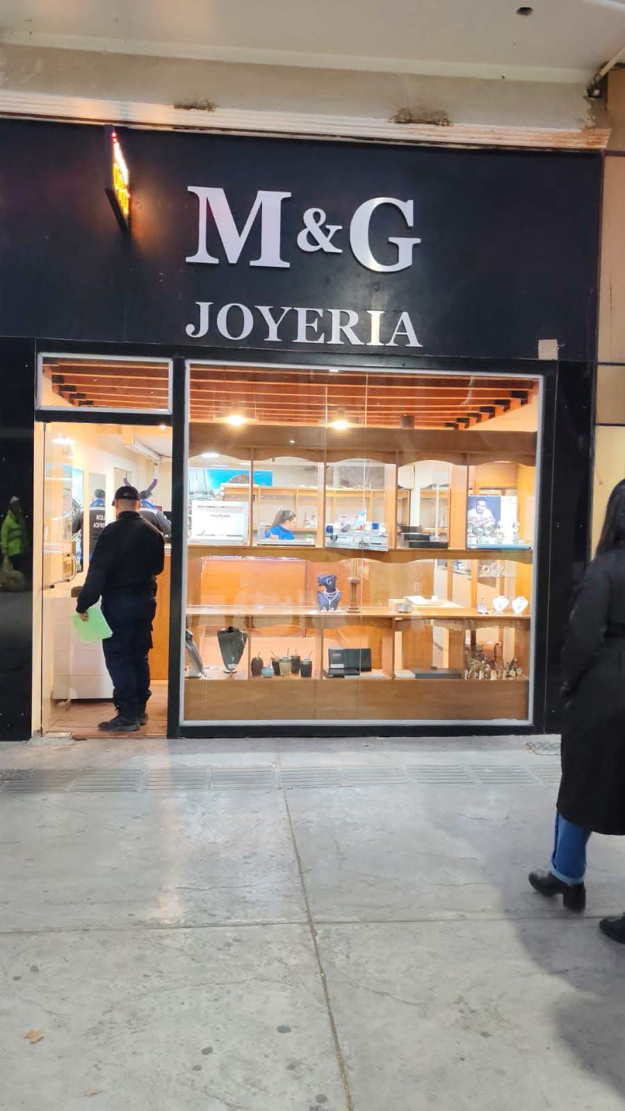 CAYERON DOS MENORES Y RECUPERARON EL BOTÍN DE $30 MILLONES DEL ROBO A LA JOYERIA