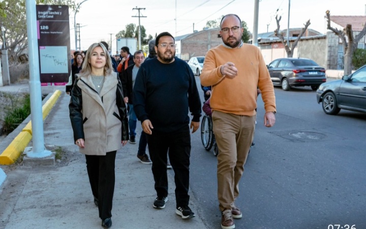 RIVADAVIA INAUGURÓ OBRAS EN EL CALLEJÓN SÁNCHEZ CON UNA CAMINATA