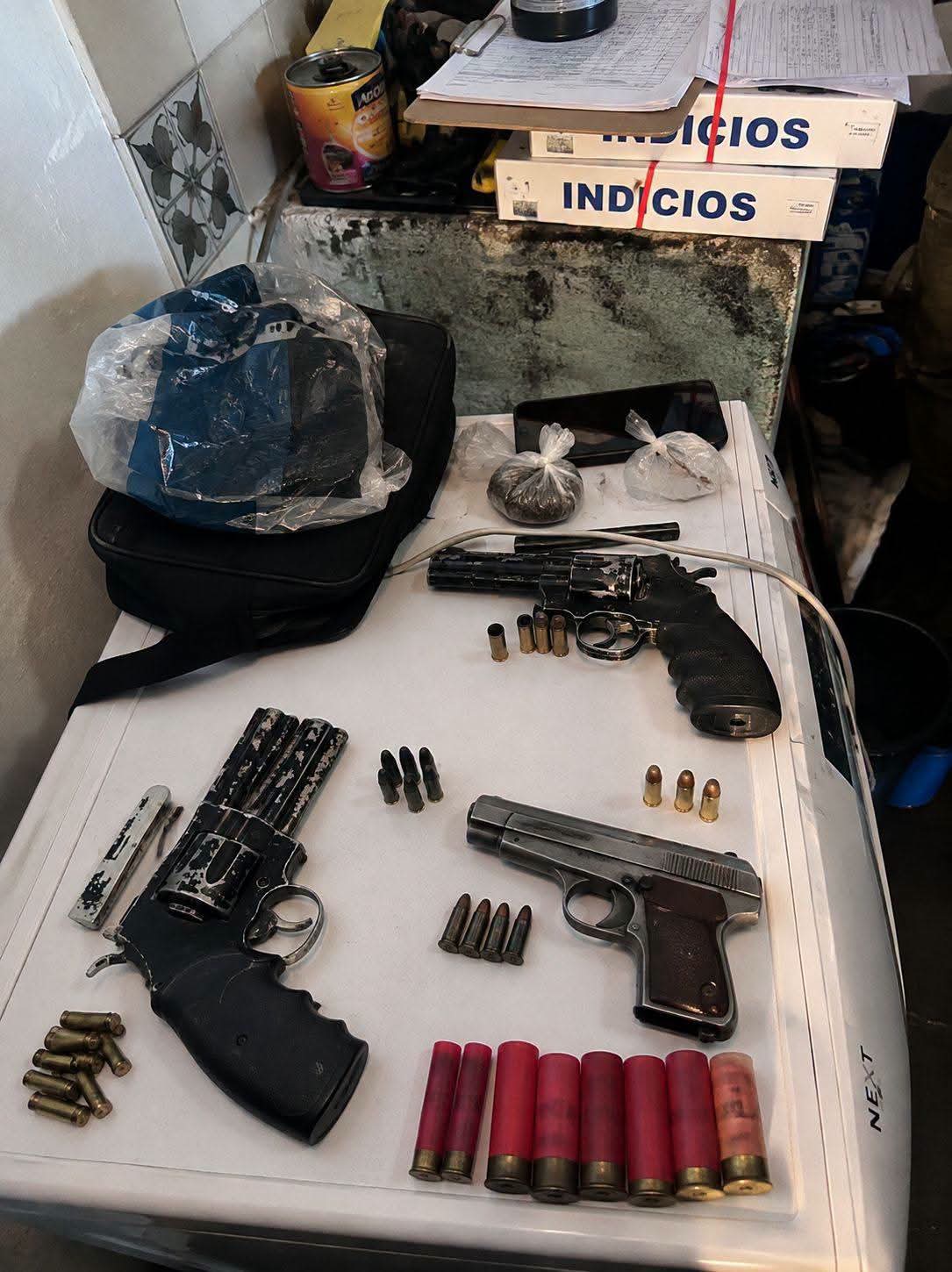 🔴UN PRESUNTO DELINCUENTE DETENIDO Y UN ARSENAL SECUESTRADO TRAS UN ALLANAMIENTO EN CHIMBAS