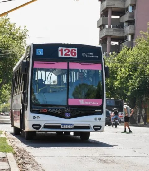 Fracaso en la negociación y este martes habrá paro de colectivos en todo el país