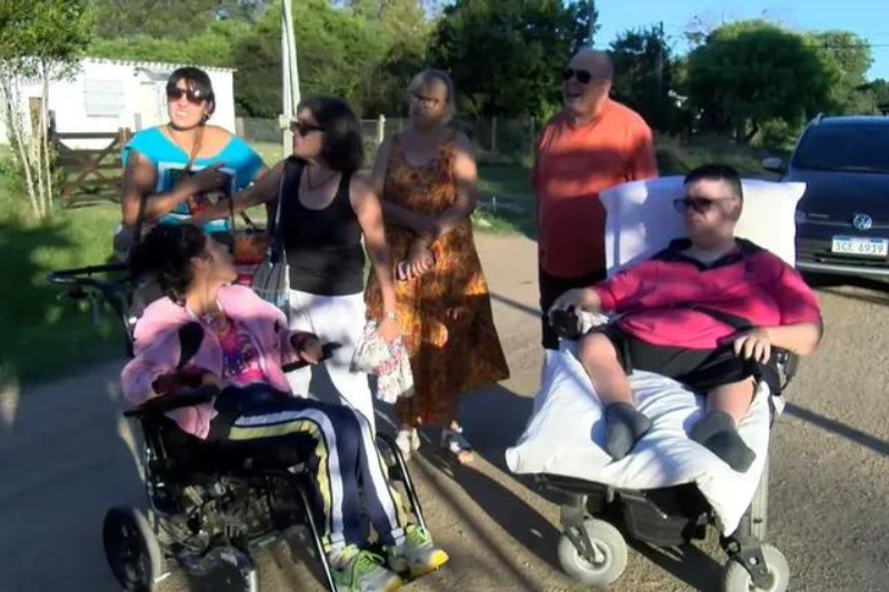 Morena comenzó el liceo, pero no puede llegar al centro de estudios por falta de transporte accesible