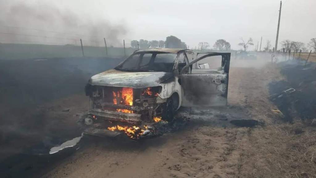 INCENDIO DE VEHÍCULO EN ZONA RURAL