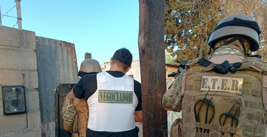 Se atrincheró en su domicilio y tuvo que intervenir un equipo táctico para reducirlo