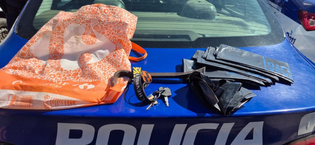 Intentaron robar en una vivienda y fueron detenidos mientras escapaban por los techos