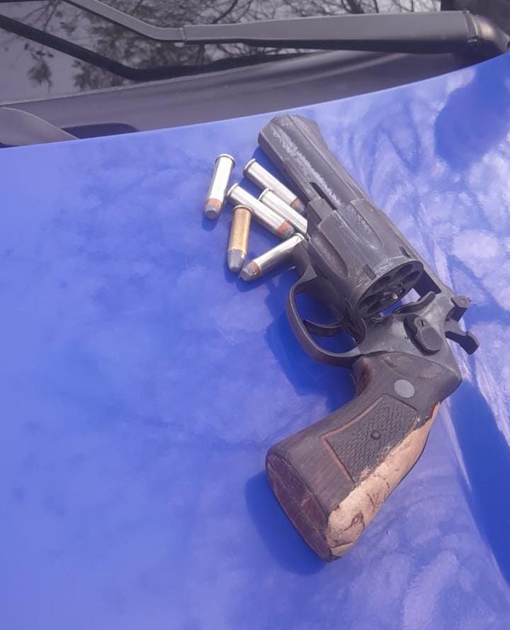 Protagonizaron una disputa con armas de fuego, huyeron de la policía y fueron detenidos